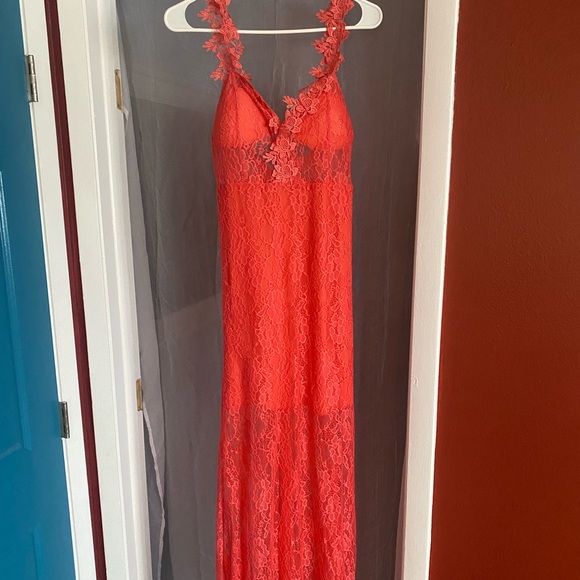 Lacey Coral Gown Medium - Picture 2 of 4